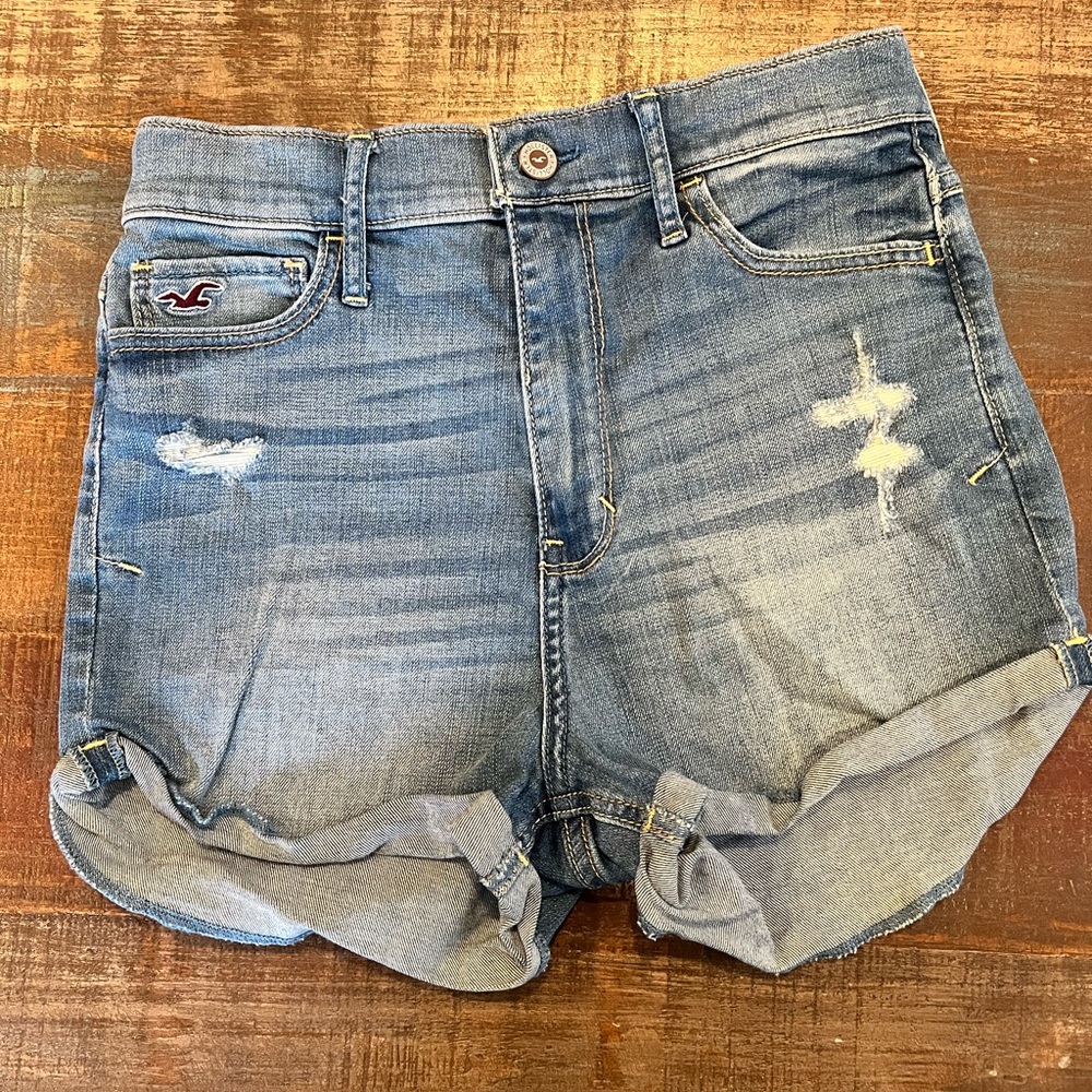 Hollister high rise shorts 3 w26